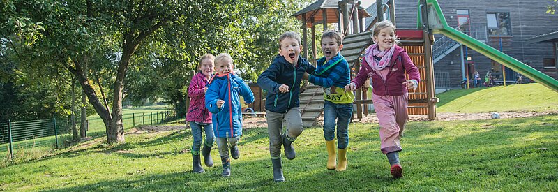 „ Wenn die Kinder klein sind, gib ihnen Wurzeln,...